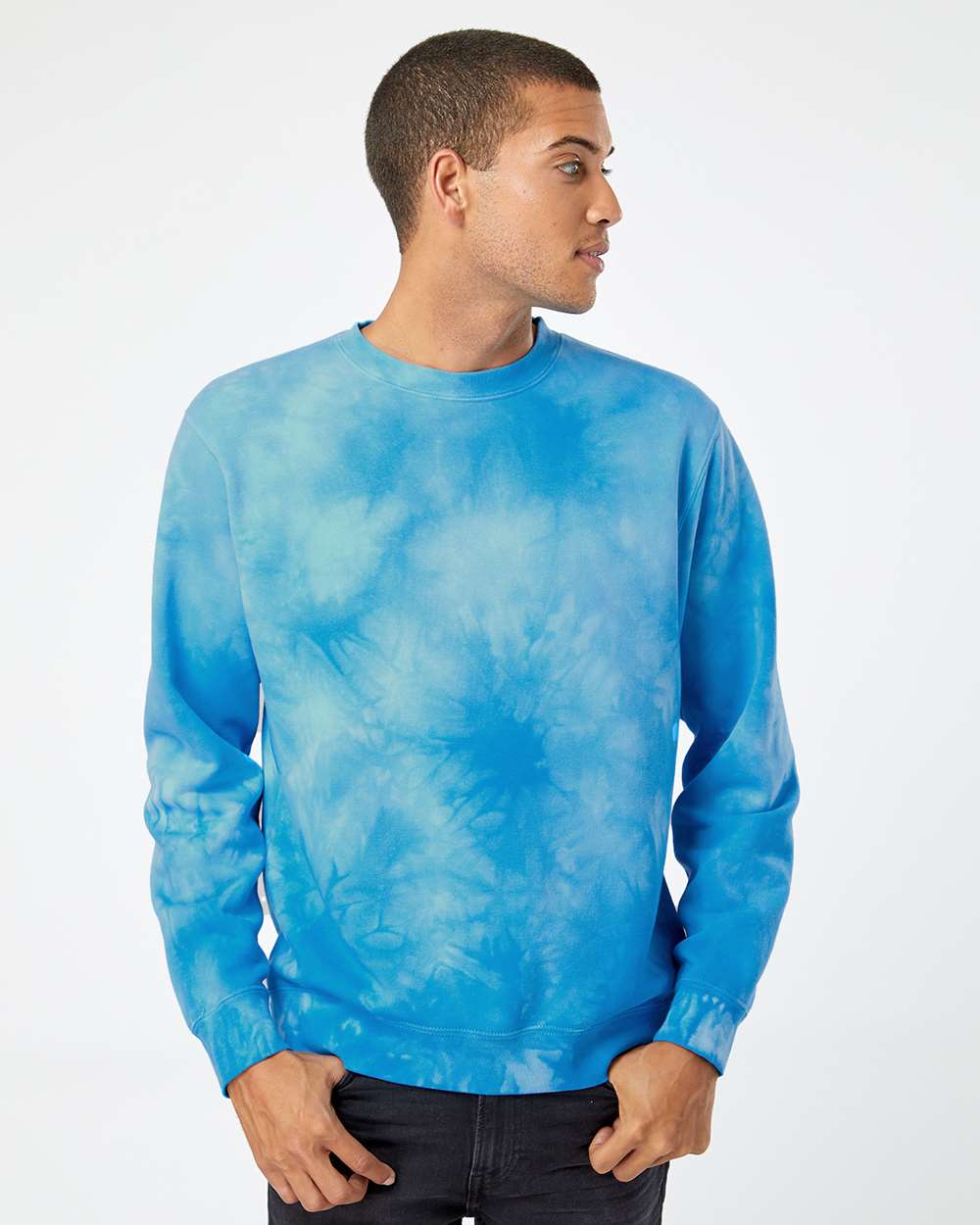 Independent Trading Co. PRM3500TD | Unisex Midweight Tie-Dyed Crewneck Sweatshirt Tie Dye Aqua Blue OnModel_Front