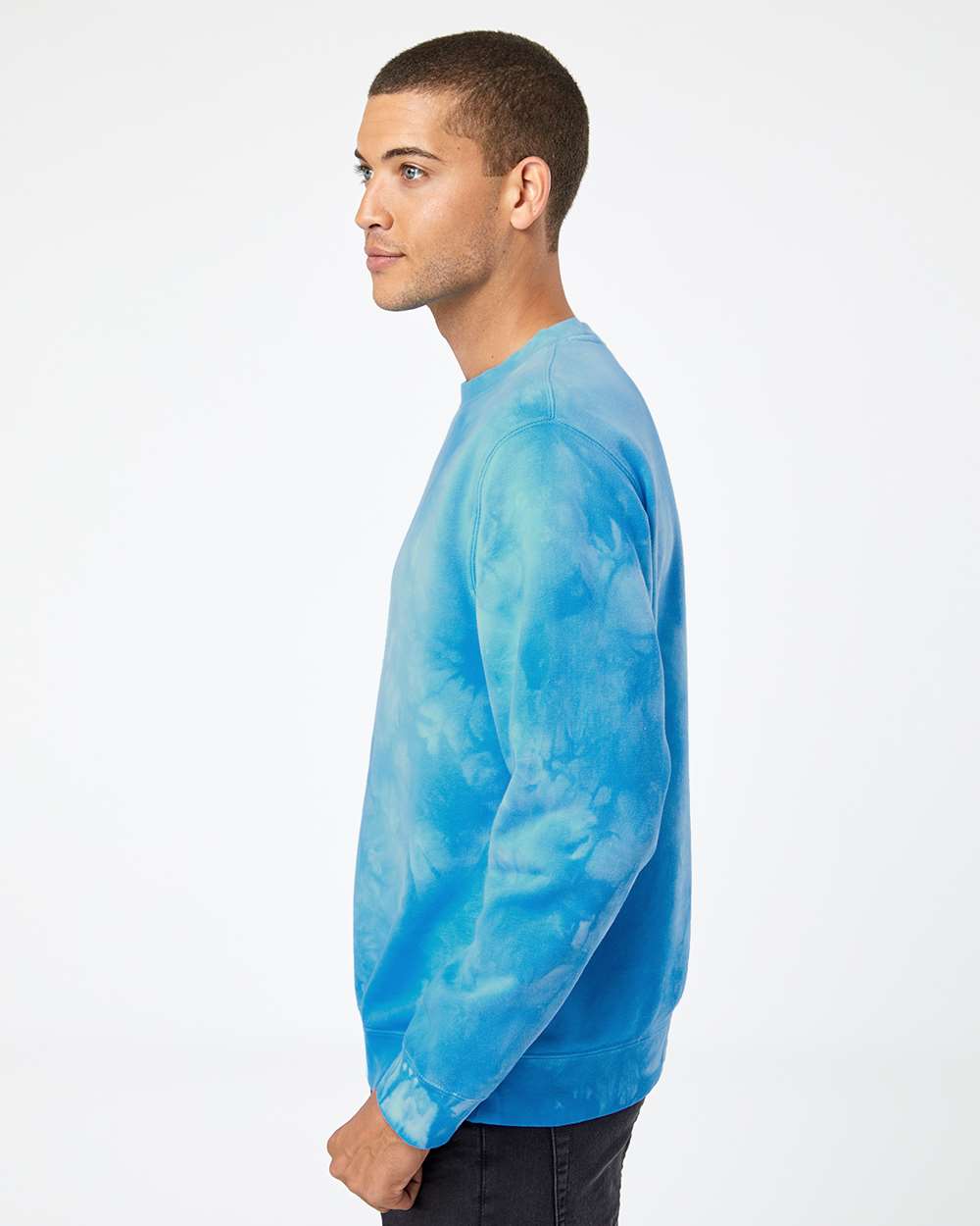 Independent Trading Co. PRM3500TD | Unisex Midweight Tie-Dyed Crewneck Sweatshirt Tie Dye Aqua Blue OnModel_Side