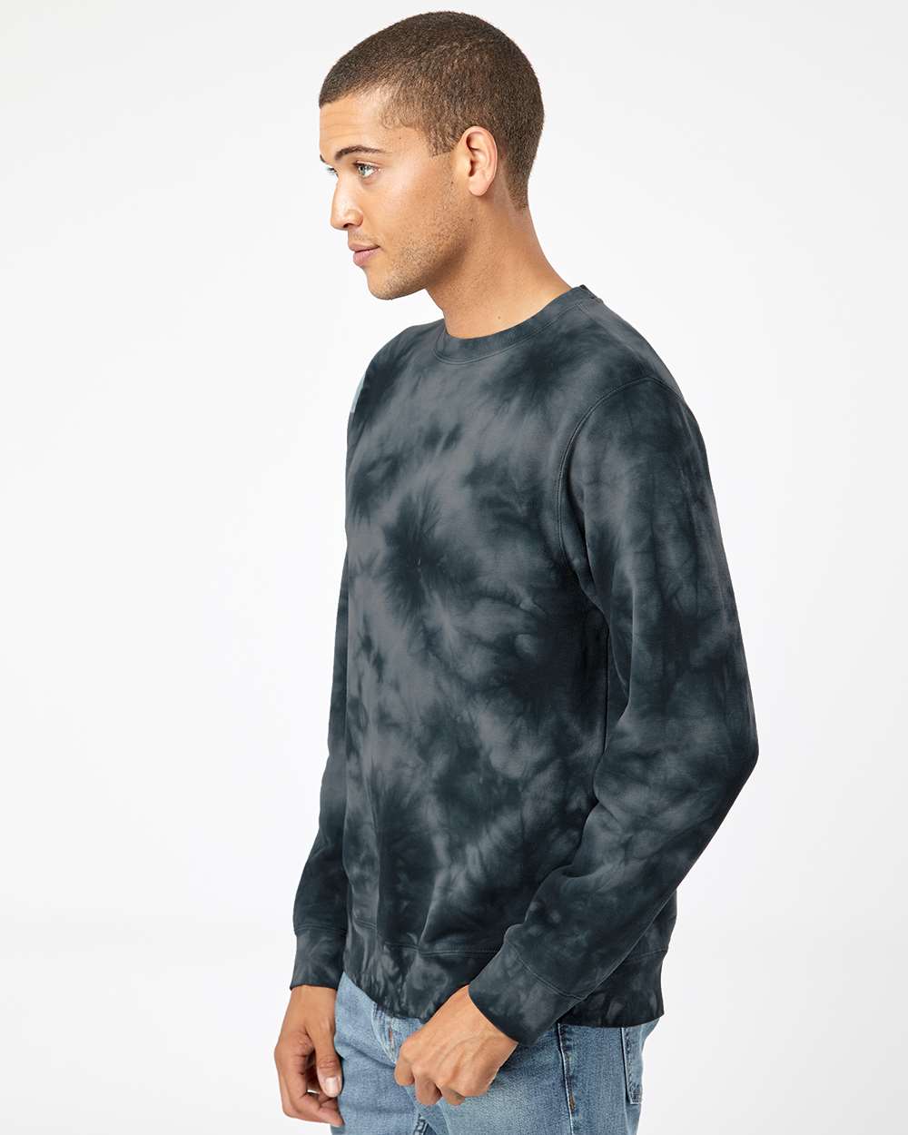 Independent Trading Co. PRM3500TD | Unisex Midweight Tie-Dyed Crewneck Sweatshirt Tie Dye Black OnModel_Side